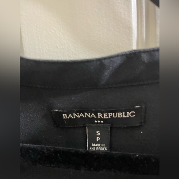Banana Republic black vneck blouse - Picture 3 of 3